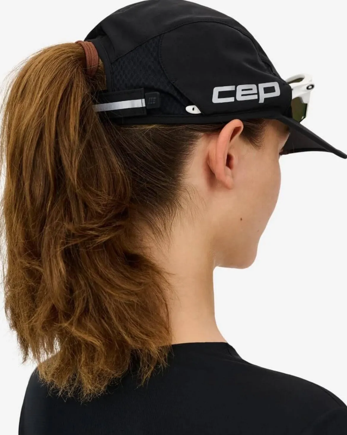 Czapka biegowa z daszkiem i ochroną UV Core Run CEP czarna