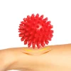 DrFit Miękka piłka do masażu rehabilitacyjnego z wypustkami sensorycznymiø 6 cm czerwona