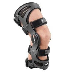 Stabilizator na kolano zegarowy z możliwością ograniczenia wyprostu i zgięcia Fusion XT Breg
